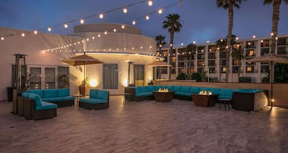 Redondo Beach Hotel, Tapestry Collection by Hilton