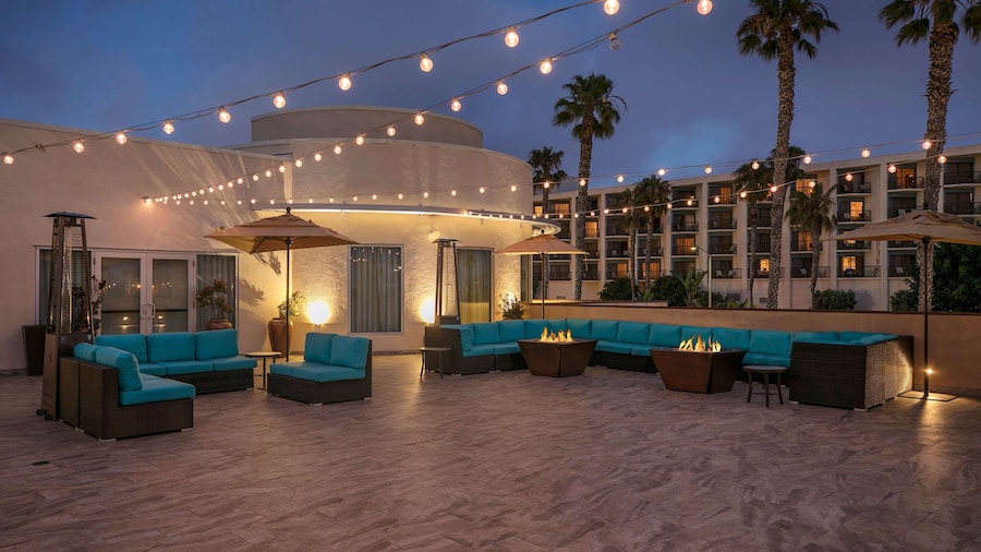 Redondo Beach Hotel, Tapestry Collection by Hilton