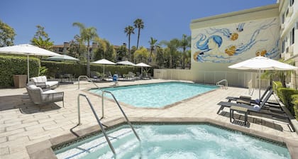 Redondo Beach Hotel, Tapestry Collection by Hilton