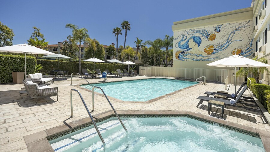 Redondo Beach Hotel, Tapestry Collection by Hilton