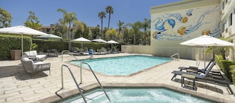 Redondo Beach Hotel, Tapestry Collection by Hilton