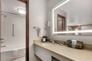 Standard Room, 1 King Bed, Smoking | Bathroom | Free toiletries, hair dryer, towels