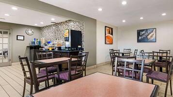 Desayuno continental gratuito y diario