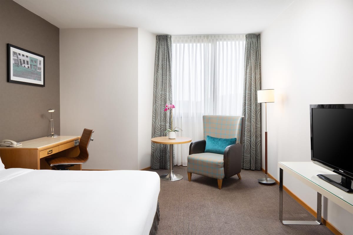 Minibar, in-room safe, desk, soundproofing