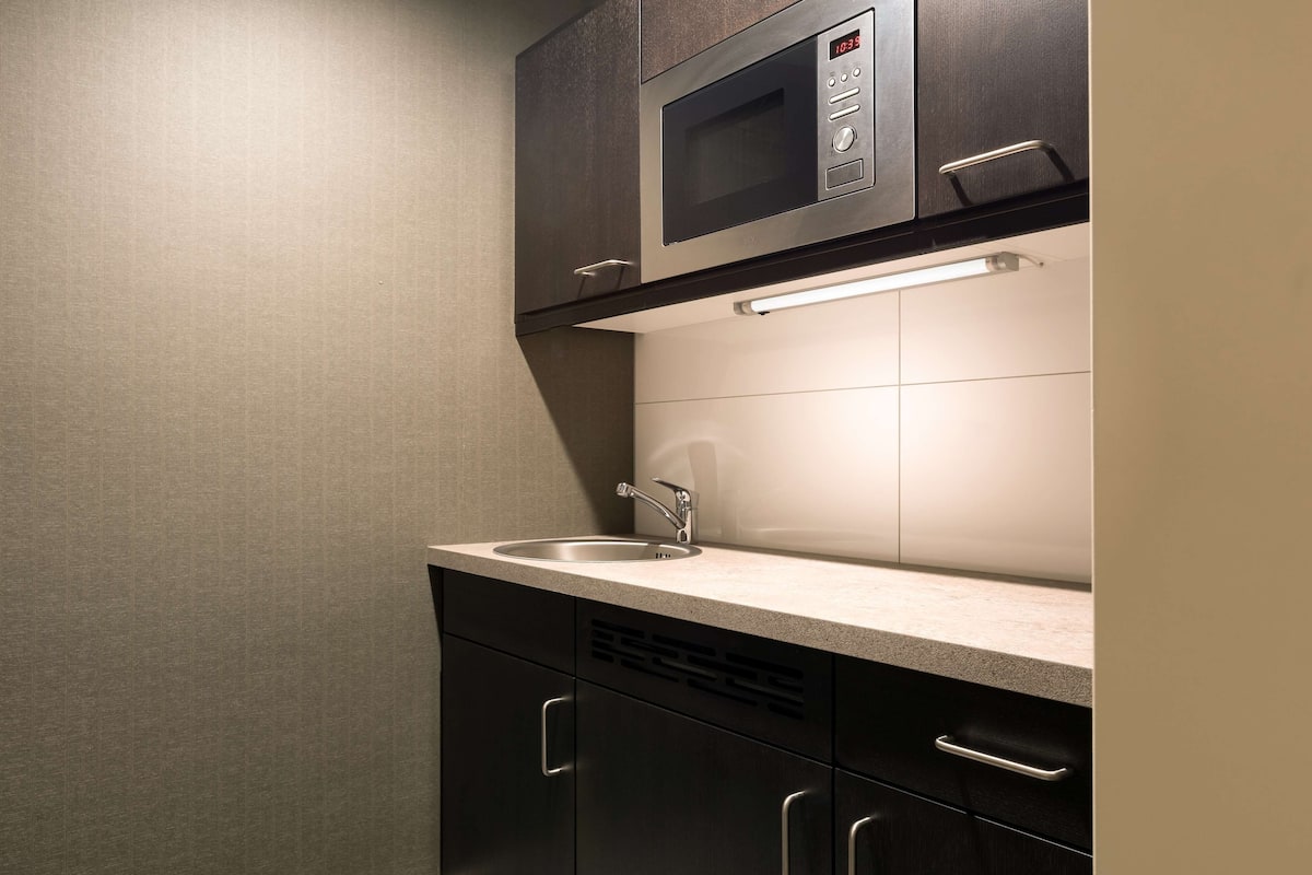 suite, 1 king bed, kitchenette | private kitchen | coffee/tea maker