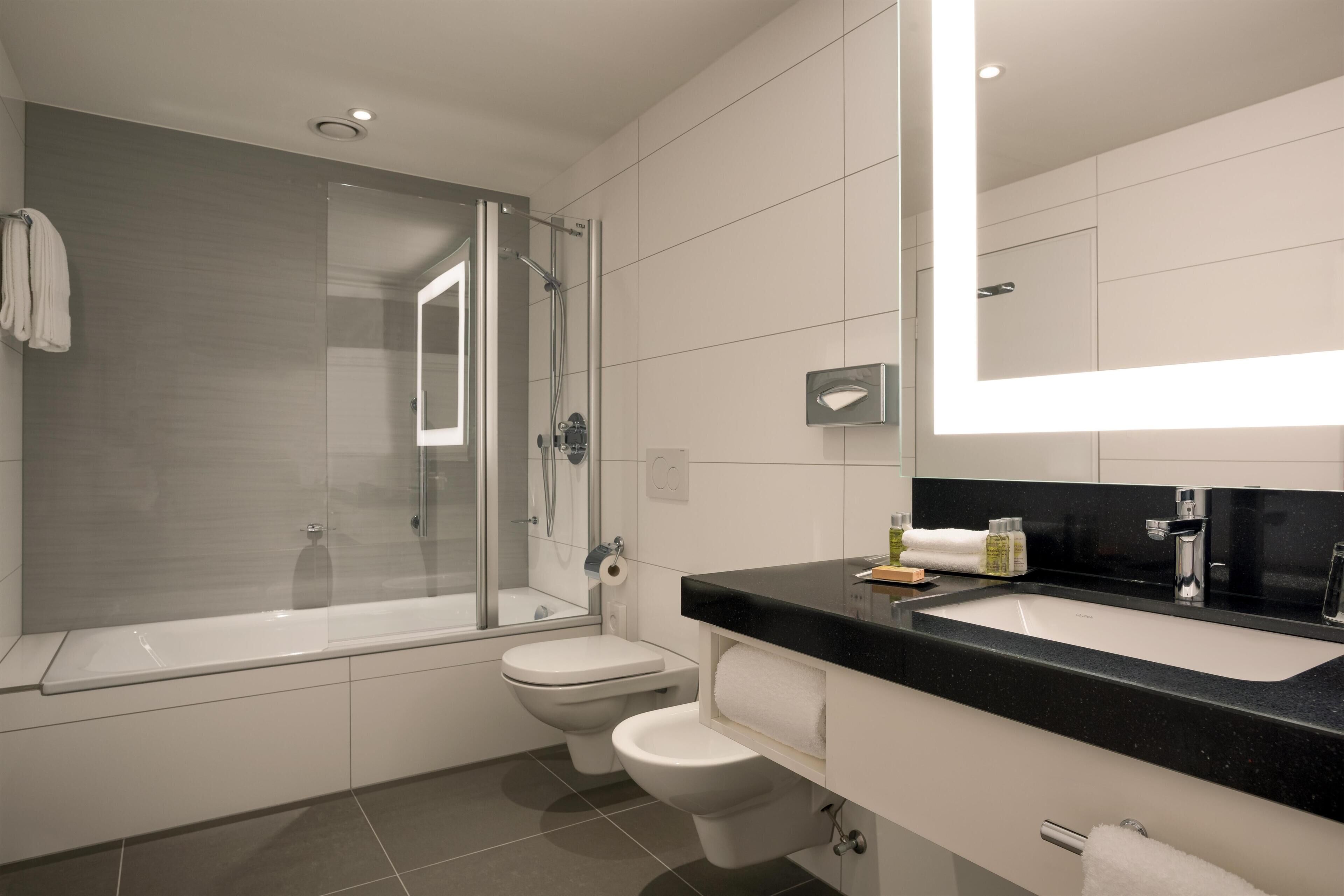 Suite, 1 King-Bett, Kochnische | Dusche im Bad