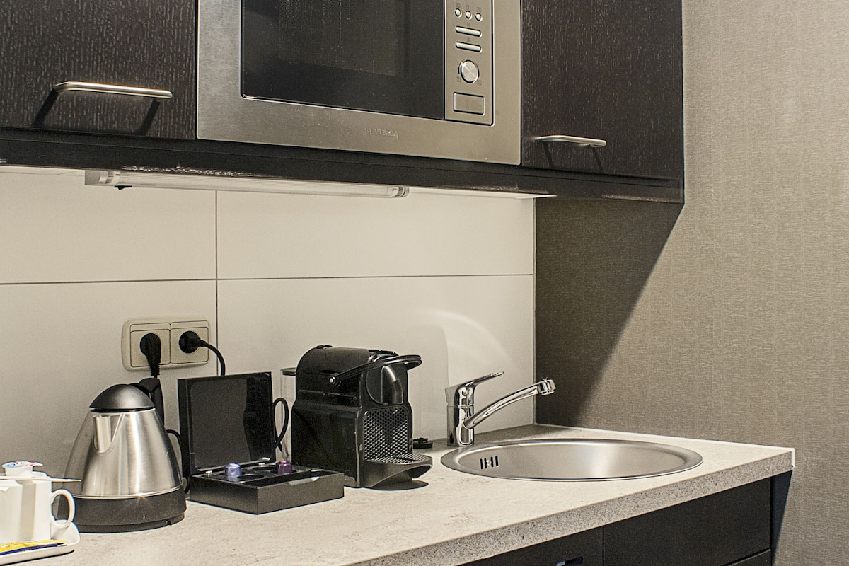 suite, 1 king bed, kitchenette | private kitchenette | coffee/tea maker