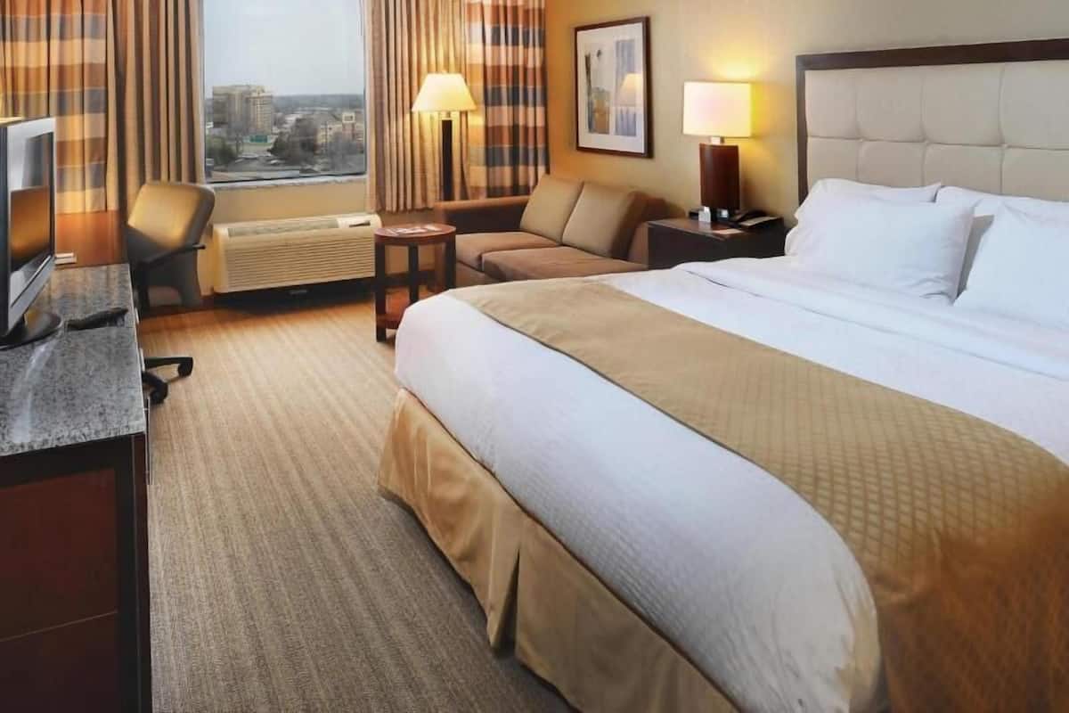 Premium bedding, pillowtop beds, in-room safe, desk