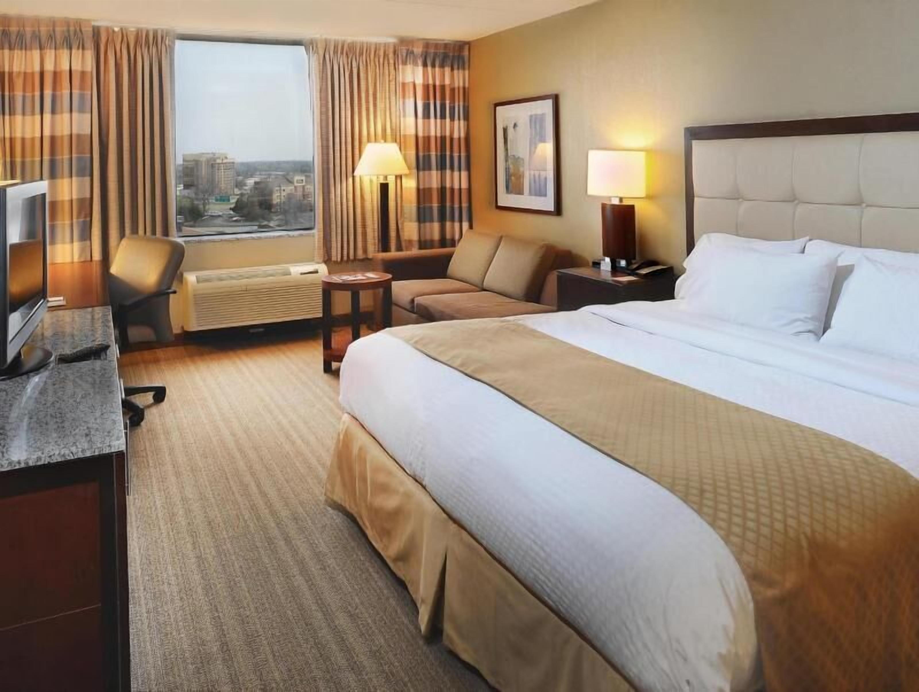 Premium bedding, pillowtop beds, in-room safe, desk