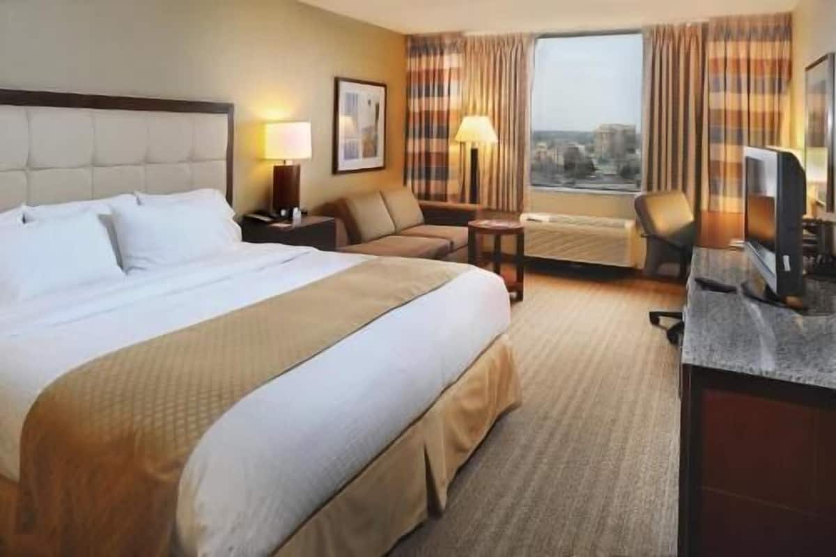 Premium bedding, pillowtop beds, in-room safe, desk