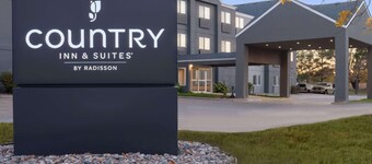 Country Inn & Suites by Radisson, Brookings, SD