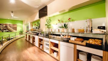 Petit déjeuner buffet (30 CHF par personne)