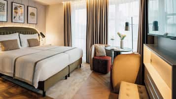 Superior Room | Minibar, in-room safe, desk, blackout drapes