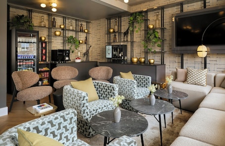 Bar (in der Unterkunft). Leonardo Boutique Hotel Rigihof Zurich