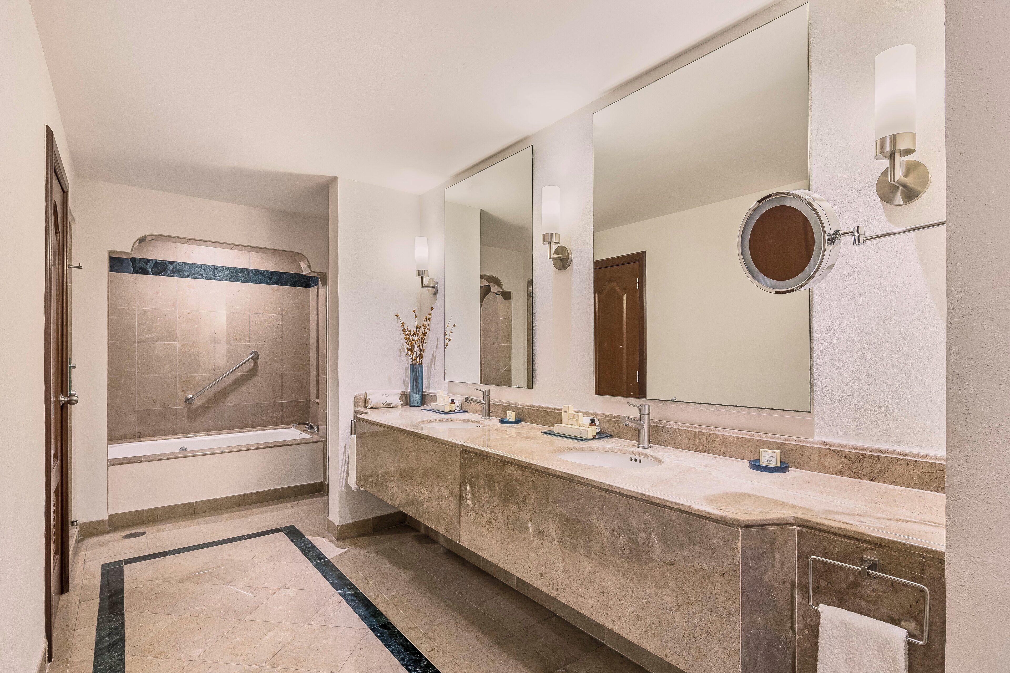 minibar, in-room safe, desk, laptop workspace