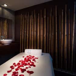 Couples treatment rooms, body treatments, aromatherapy