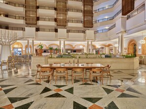 Lobby-lounge