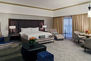 Minibar, caja fuerte, escritorio y espacio para trabajar con un portátil