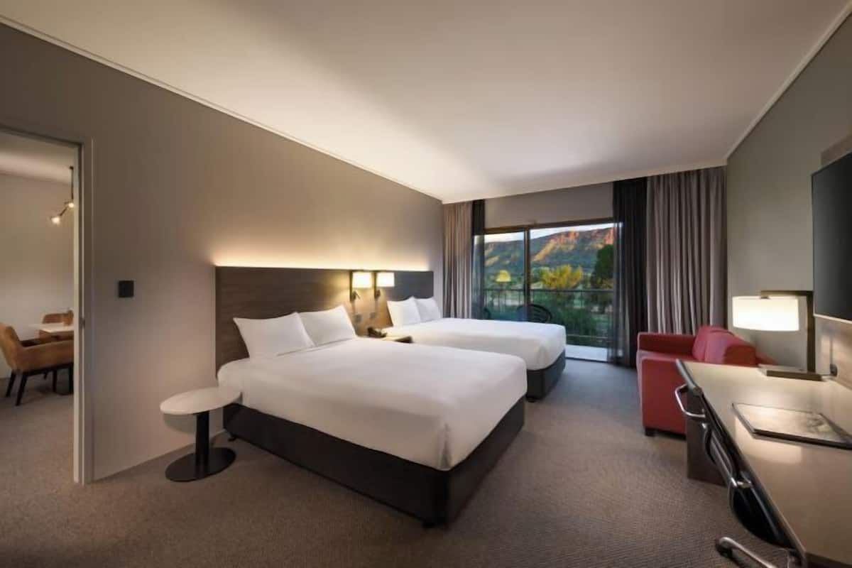 Minibar, in-room safe, desk, laptop workspace