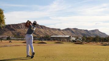 Players can tee off amidst a scenic mountain backdrop on this well-manicured golf course.