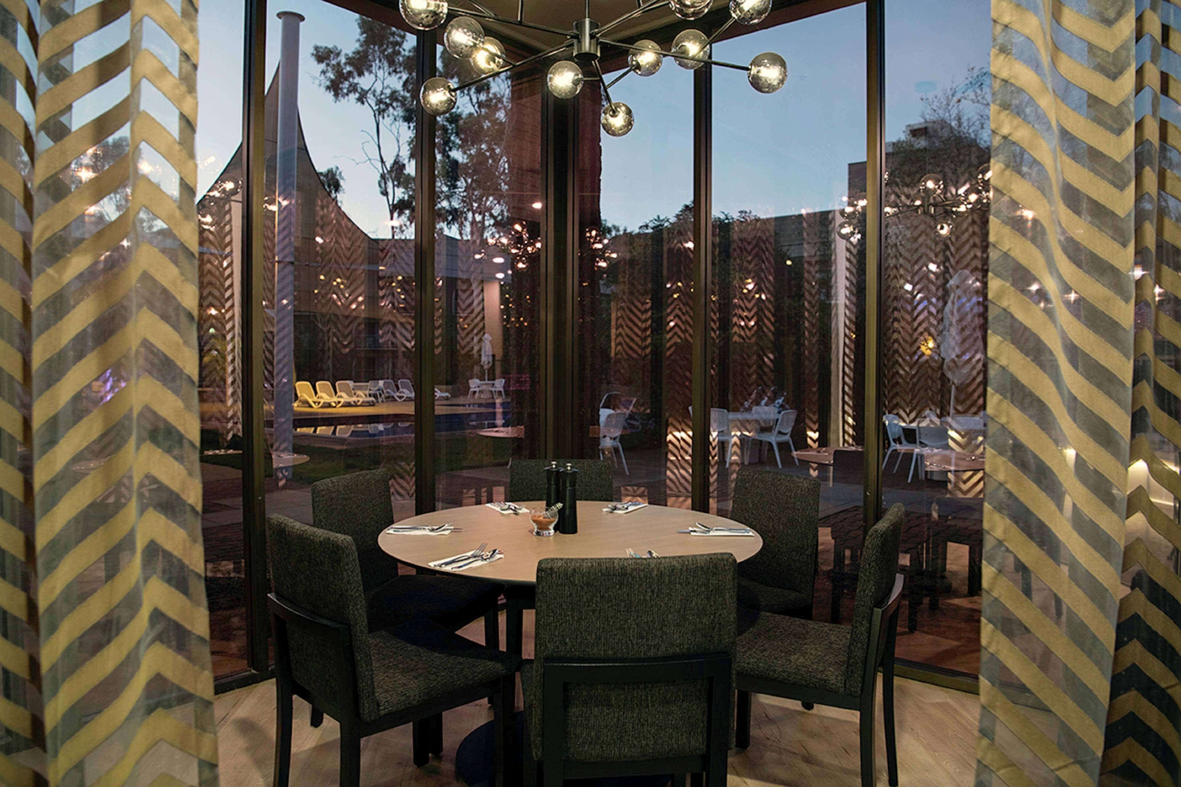 2 restaurants, breakfast, lunch, dinner served; asian cuisine