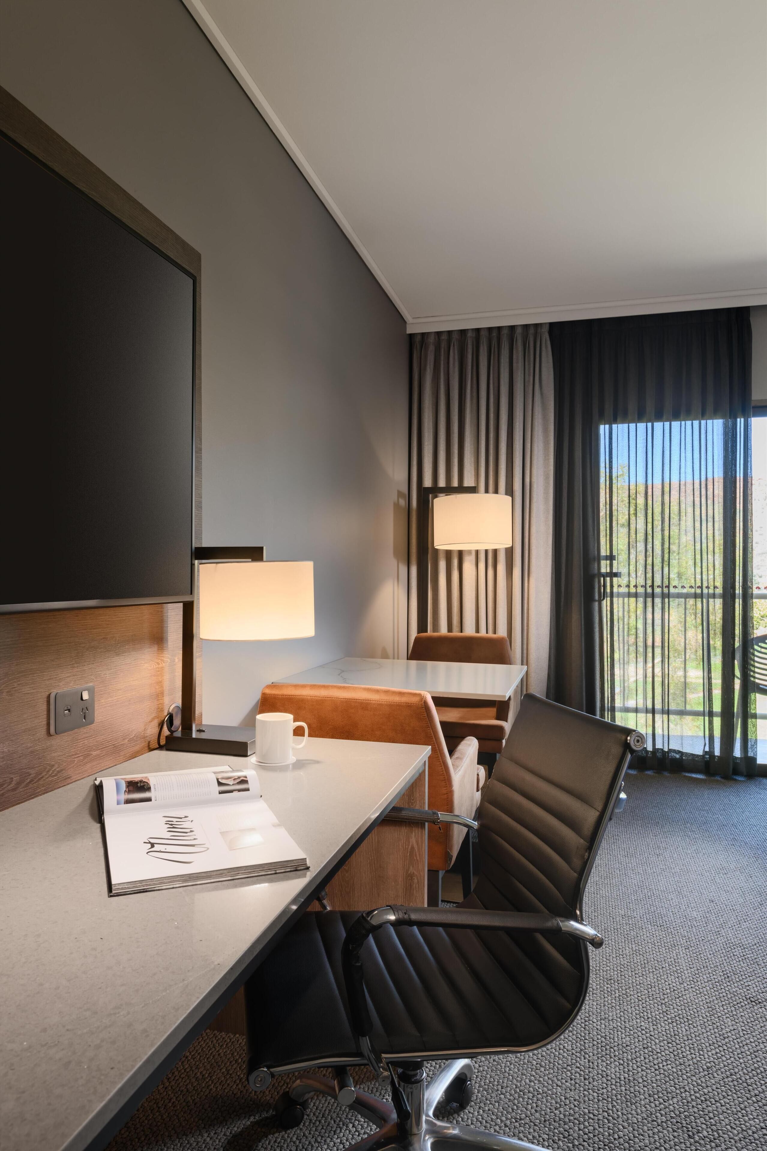 minibar, in-room safe, desk, laptop workspace