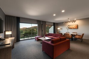 Premier Suite, 1 King Bed, Mountain View | Living area - DoubleTree by Hilton Alice Springs (Desert Springs)