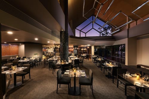 2 restaurants; breakfast, lunch, and dinner served