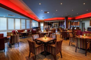 2 barer/lounger och gastropub