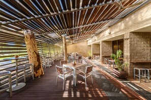 2 間酒吧/酒廊、美食酒吧