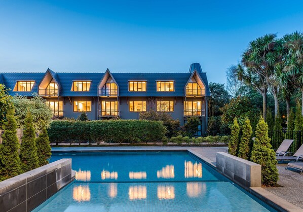 Außenpool, geöffnet von 09:00 Uhr bis 21:00 Uhr, Liegestühle