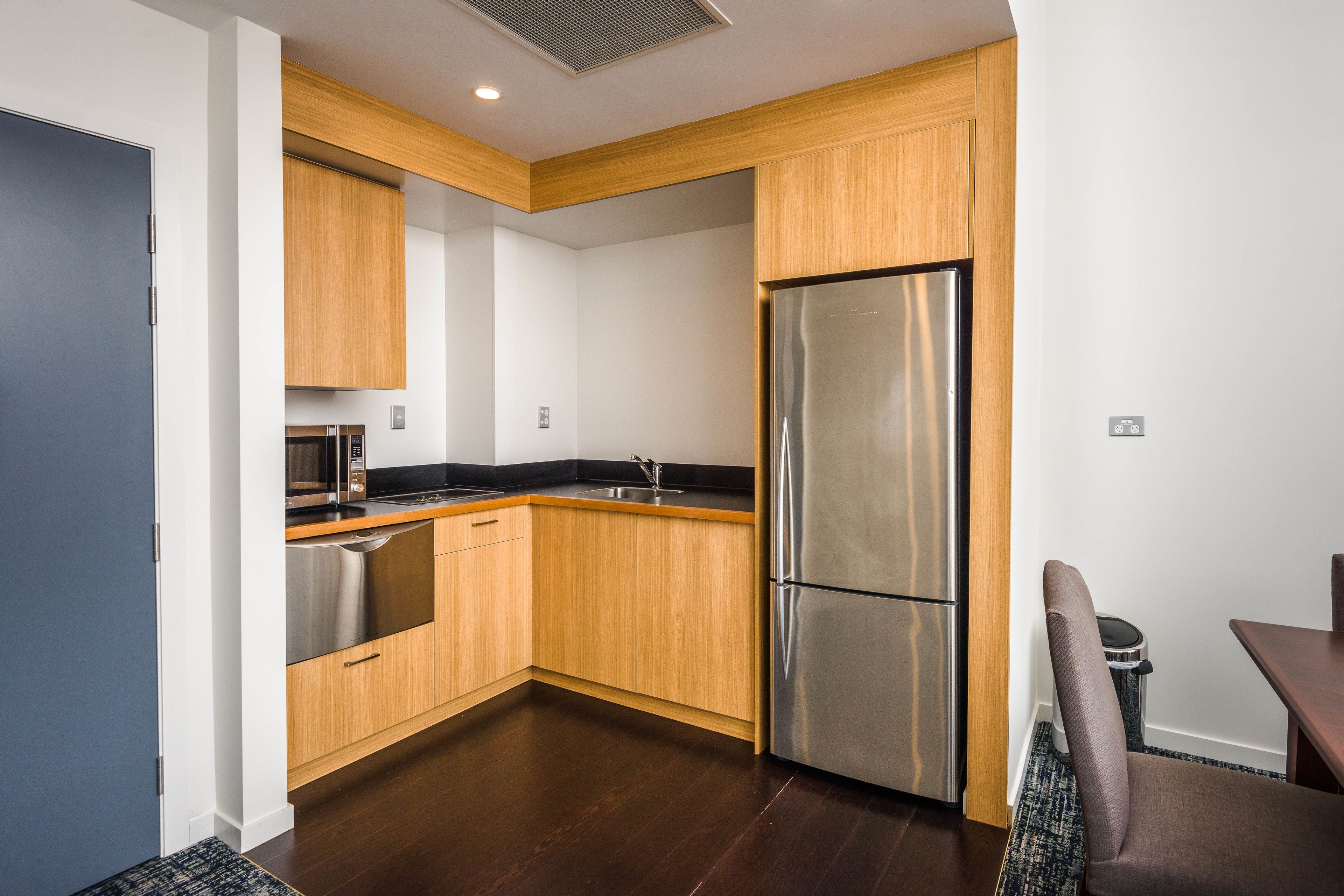 suite, 1 king bed, non smoking (hagley) | living area | 21-inch tv with satellite channels