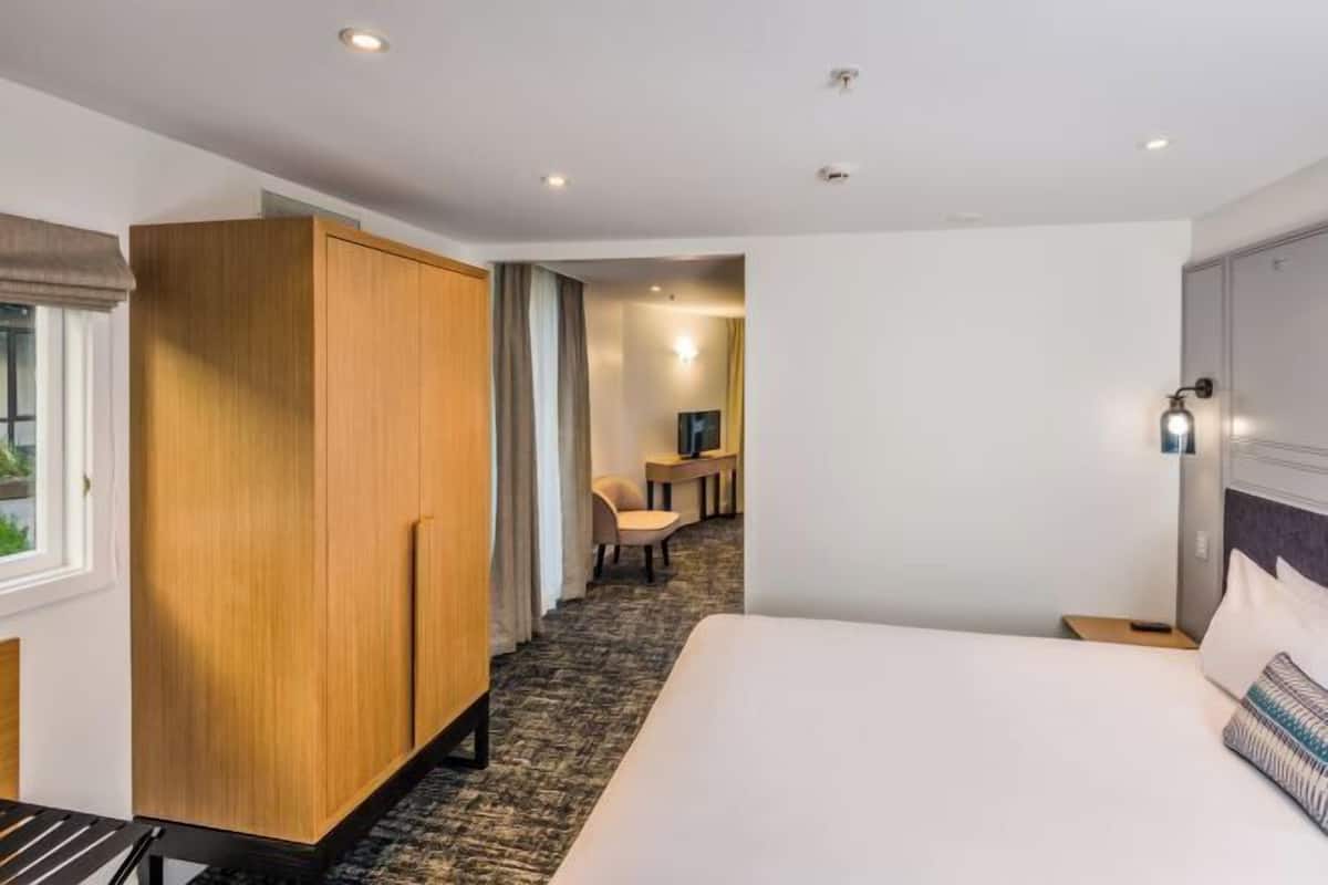 Down duvets, in-room safe, individually furnished, desk