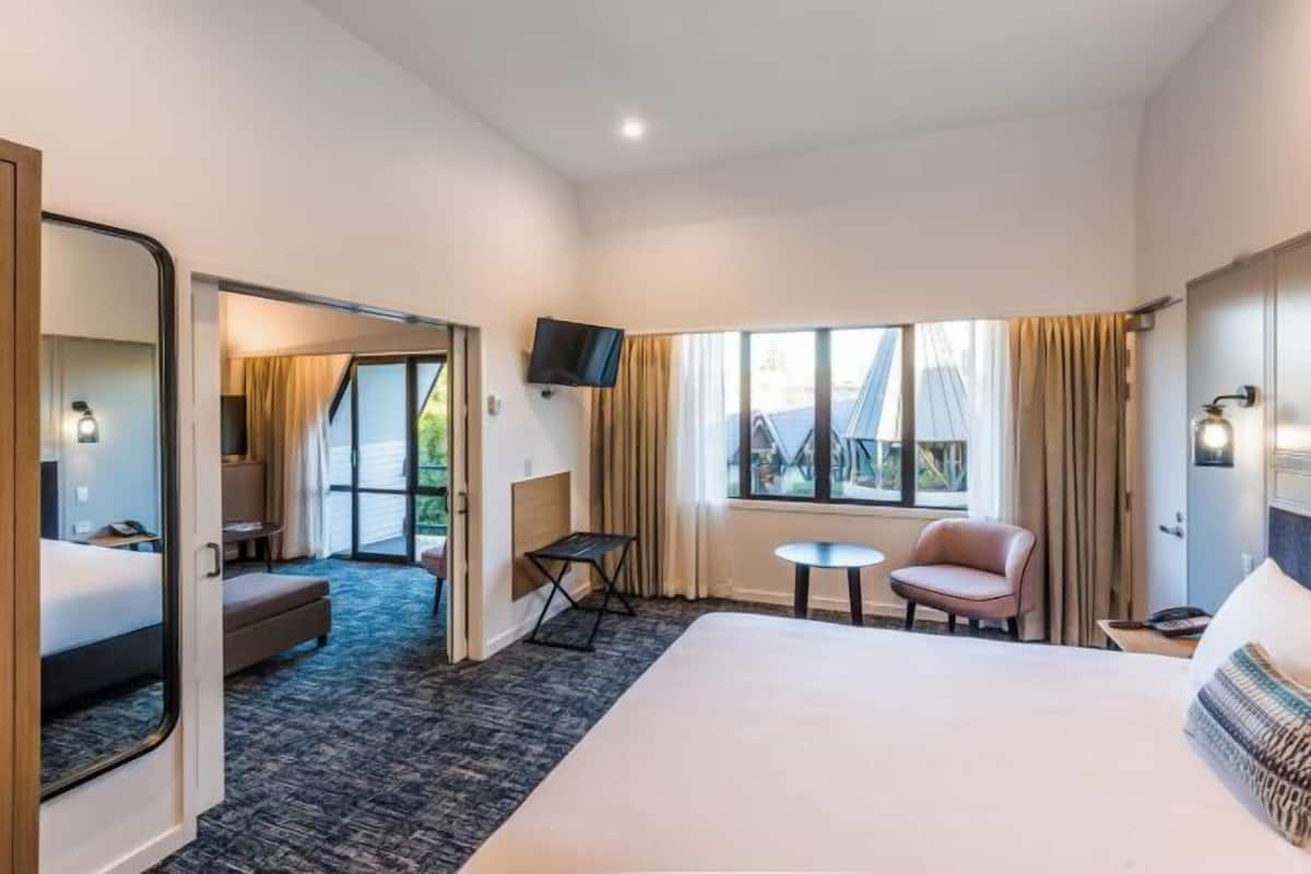 Down duvets, in-room safe, individually furnished, desk