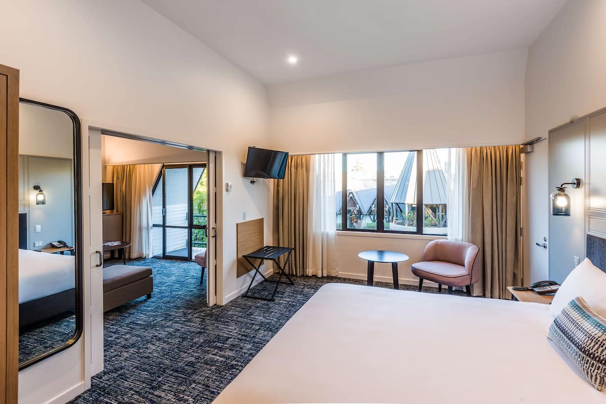 suite, 1 king bed, non smoking (hagley) | down duvets, in-room safe, individually furnished, desk