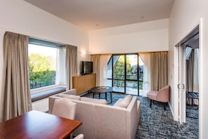 Suite, 1 King-Bett, Nichtraucher (Hagley) | Daunenbettdecken, Zimmersafe, individuell eingerichtet, Schreibtisch