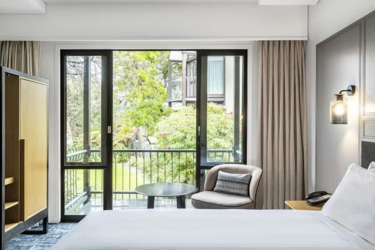 Down duvets, in-room safe, individually furnished, desk