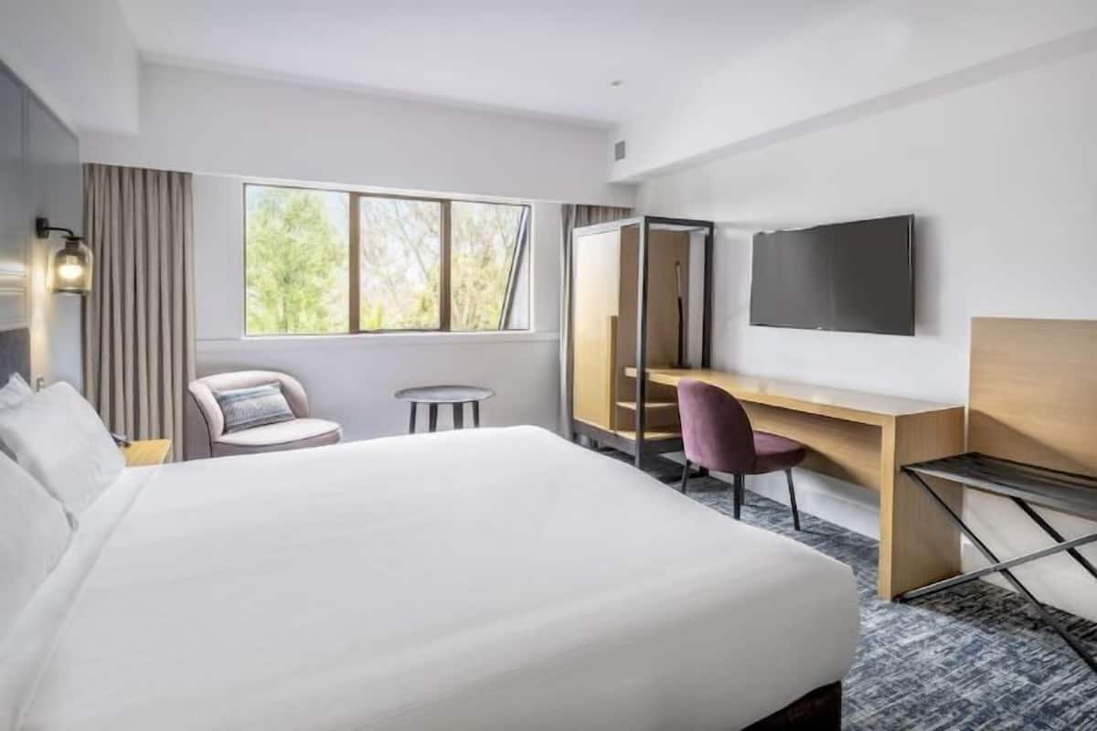 Down duvets, in-room safe, individually furnished, desk