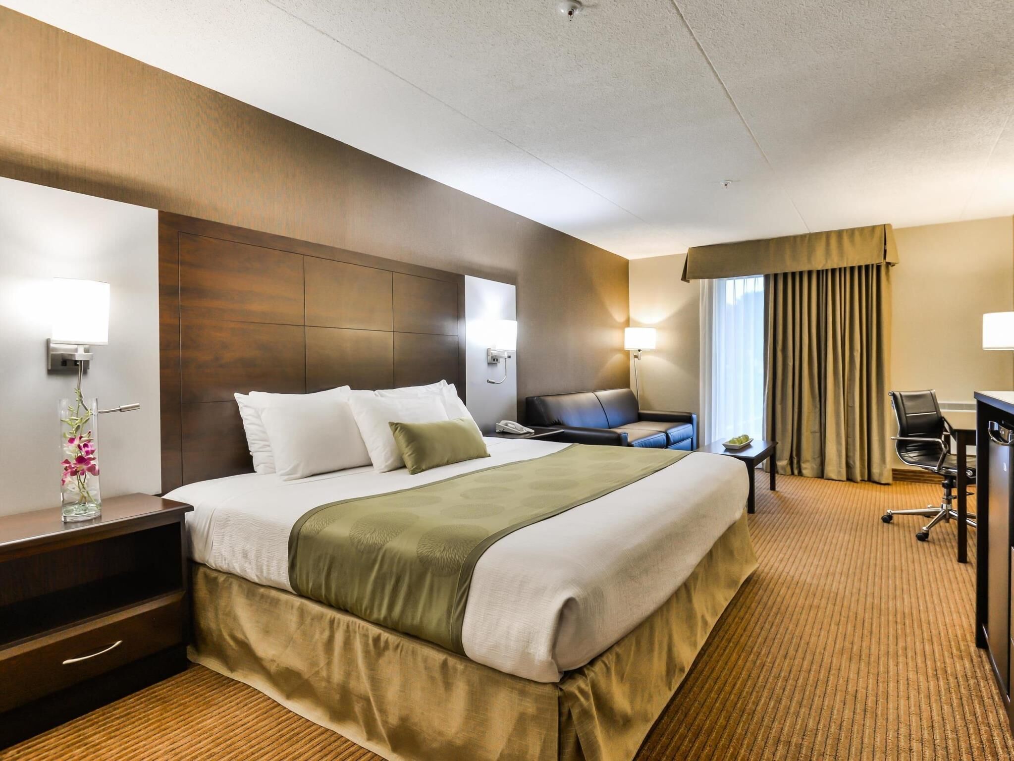 Premium bedding, pillowtop beds, desk, laptop workspace