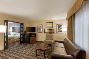 Family Suite, Multiple Beds, Non Smoking, Refrigerator & Microwave (with Sofabed) | Premium bedding, pillowtop beds, desk, laptop workspace