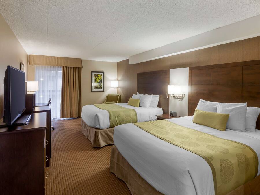 Premium bedding, pillowtop beds, desk, laptop workspace