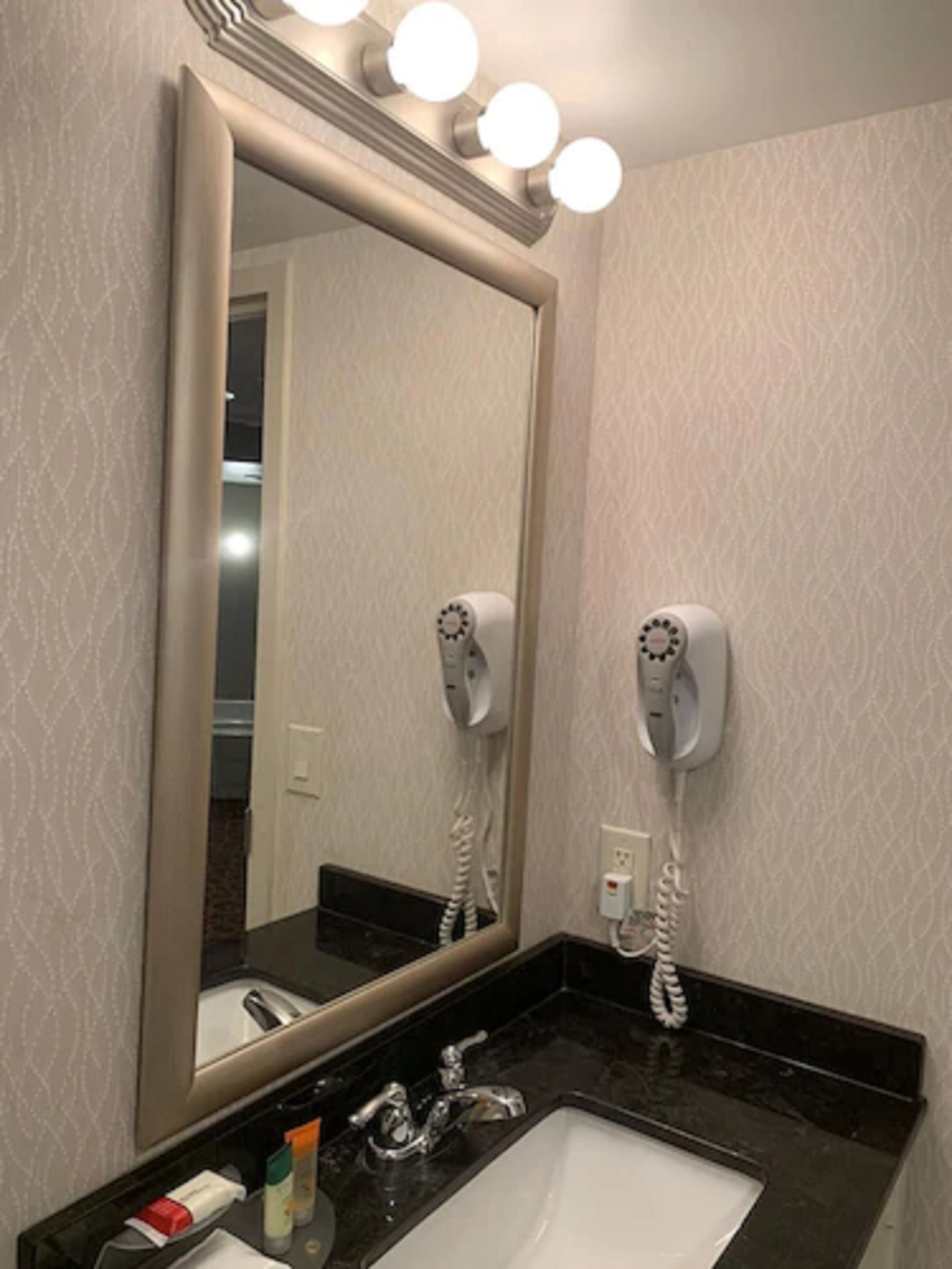 Foto - Ramada by Wyndham Niagara Falls/Fallsview