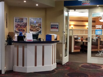 Daily cooked-to-order breakfast for a fee at Ramada by Wyndham Niagara Falls/Fallsview