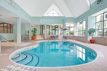 Pool (indoor) at Ramada by Wyndham Niagara Falls/Fallsview