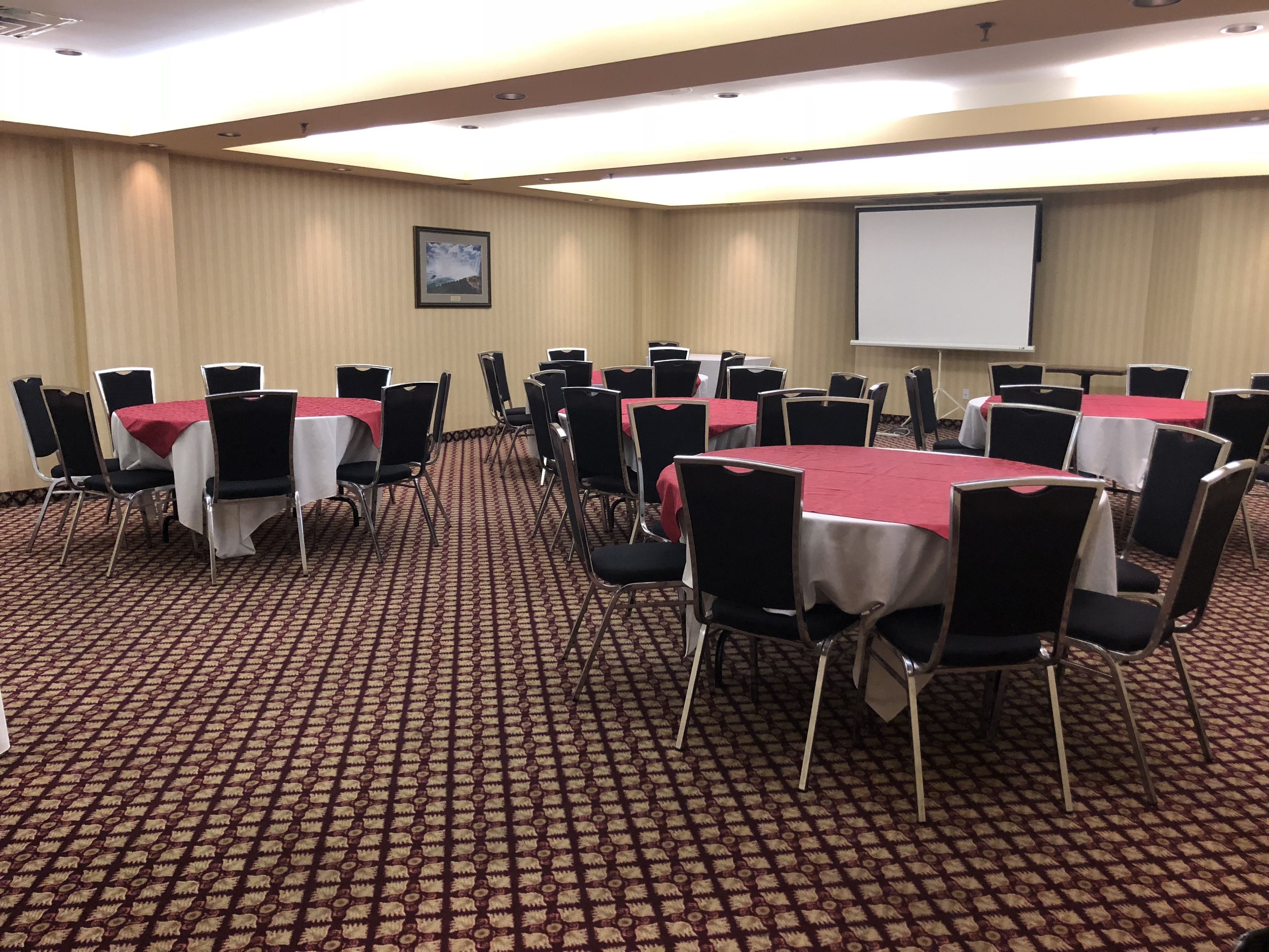 Foto - Ramada by Wyndham Niagara Falls/Fallsview