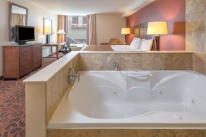 Deluxe Studio Suite, 1 King Bed, Non Smoking | Desk, blackout drapes, soundproofing, iron/ironing board