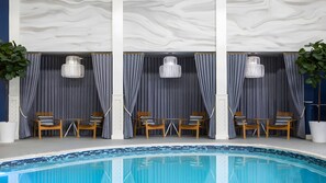 Indoor pool, open 8:00 AM to 10:00 PM, free cabanas, sun loungers - Hotel Viking (Newport)