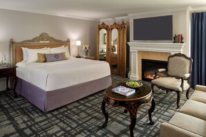 Literie de qualité, couette en duvet, lit avec matelas à plateau-coussin