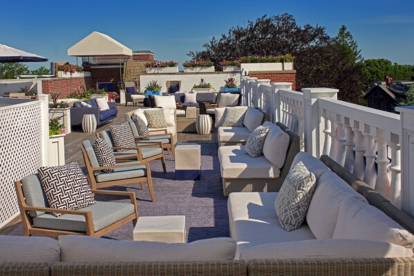 Déjeuner et souper servis sur place, cuisine américaine