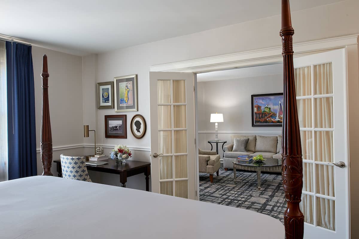 Suite, Bellevue 1 King | Premium bedding, down comforters, pillowtop beds, in-room safe